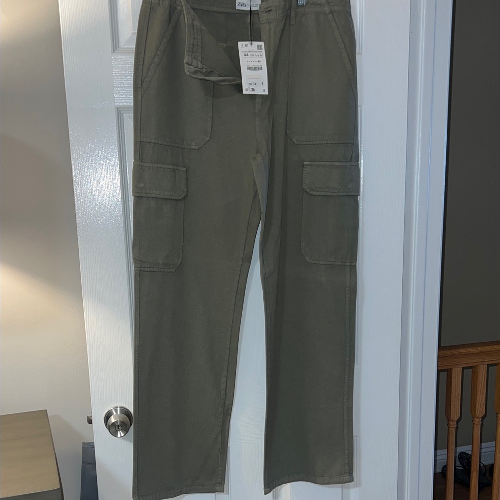 Zara Women’s Khaki Cargo Pants